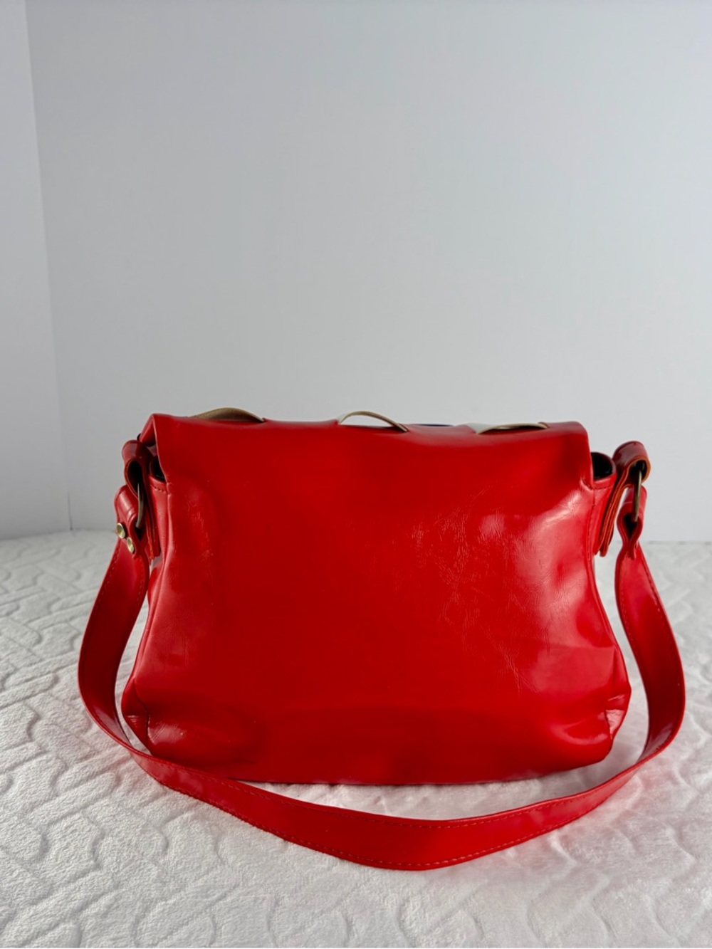 Vintage 1960s Mod vinyl woven bag red black and white checkered pattern flap - Picture 2 of 10